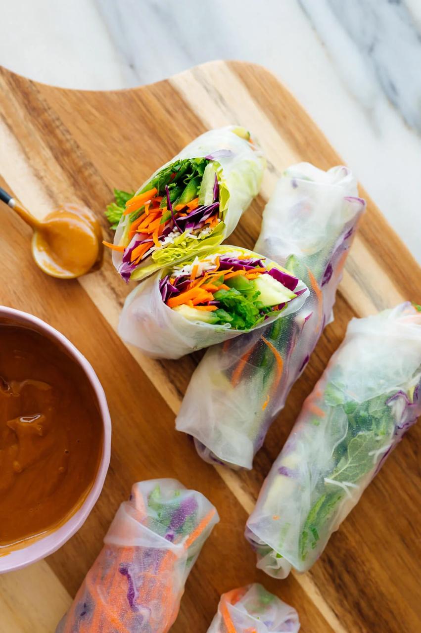 Fresh summer rolls with peanut dipping sauce